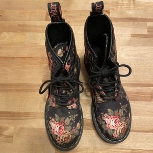 Dr. Marten Canvas Floral Boots Size 6 Roses Excellent Condition